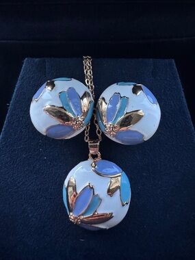 Mother’s Day Gift 🎁 Gold-Tone Floral Enamel Pendant Necklace & Earrings Set